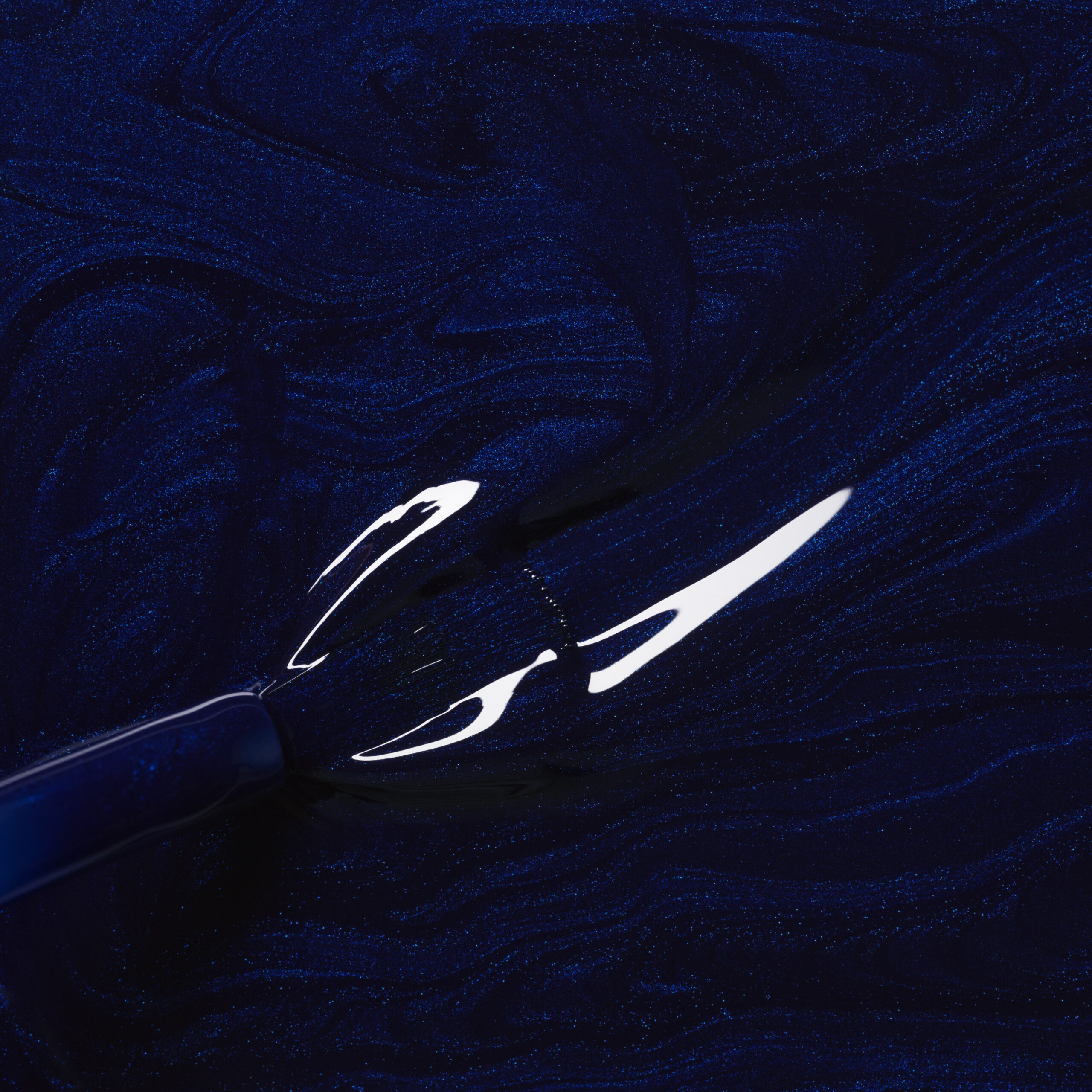 Vernis semi-permanent GREEN FLASH – DARK NIGHT — vue 3