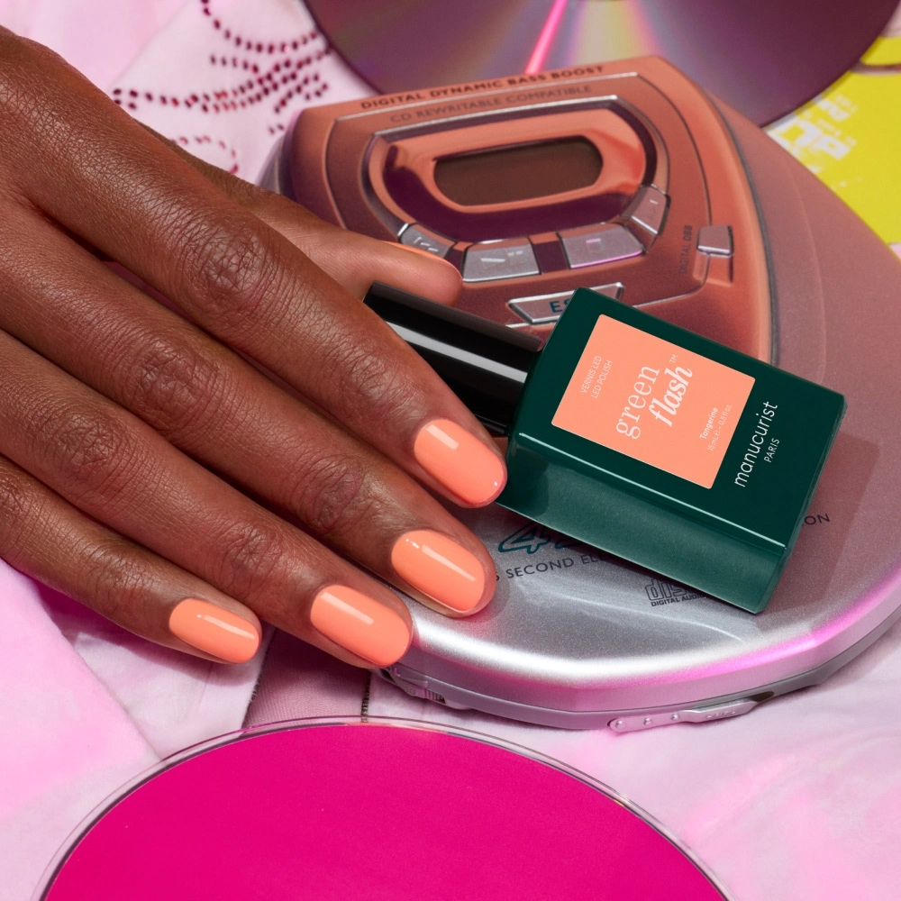 Vernis semi-permanent Green Flash Tangerine Manucurist — vue 3