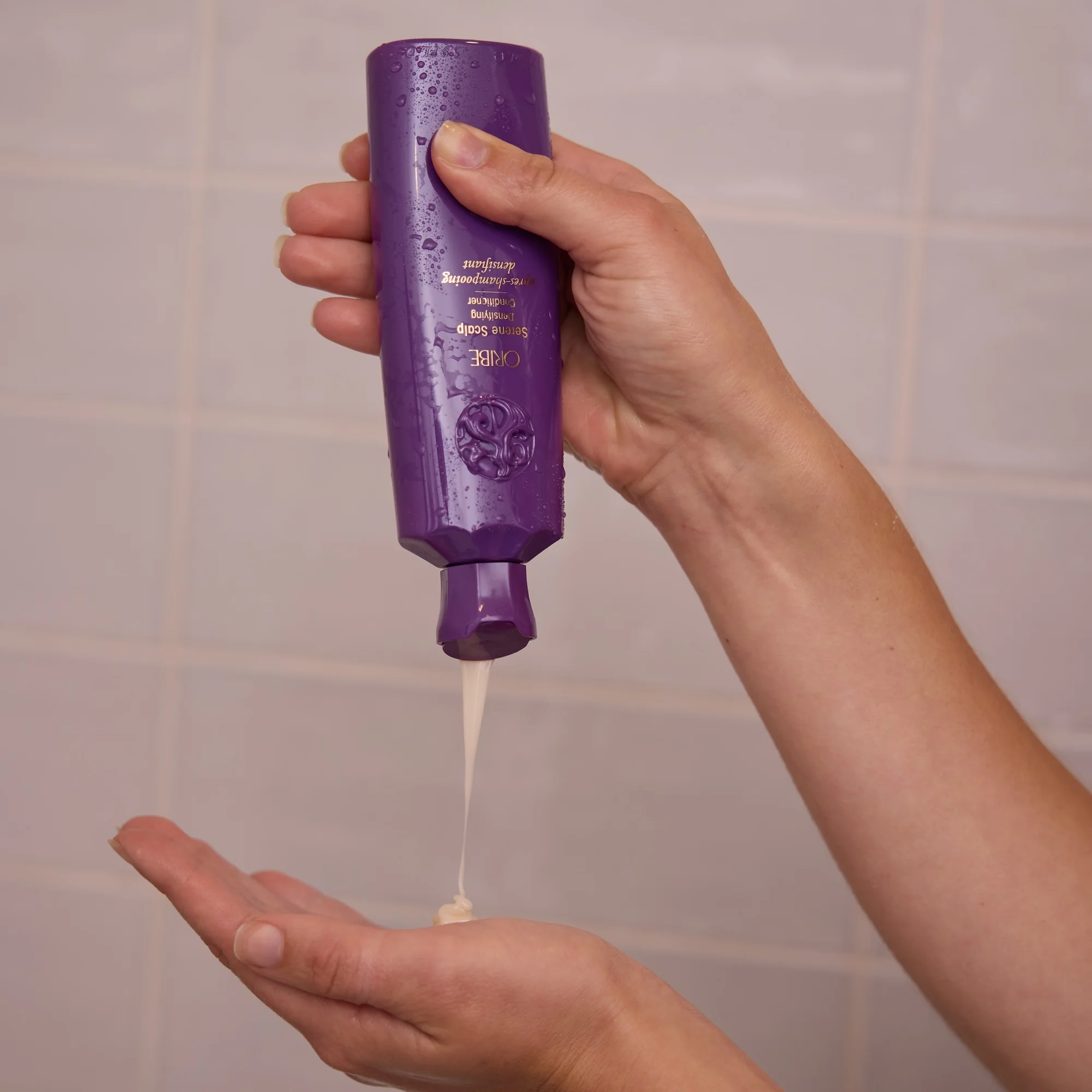 Serene scalp densifying conditioner Oribe — vue 6
